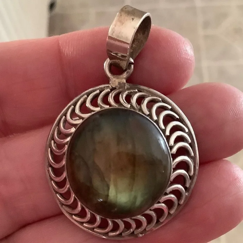 𝅺sterling SILVER 925 ROUND LABRADORITE STONE PENDANT​